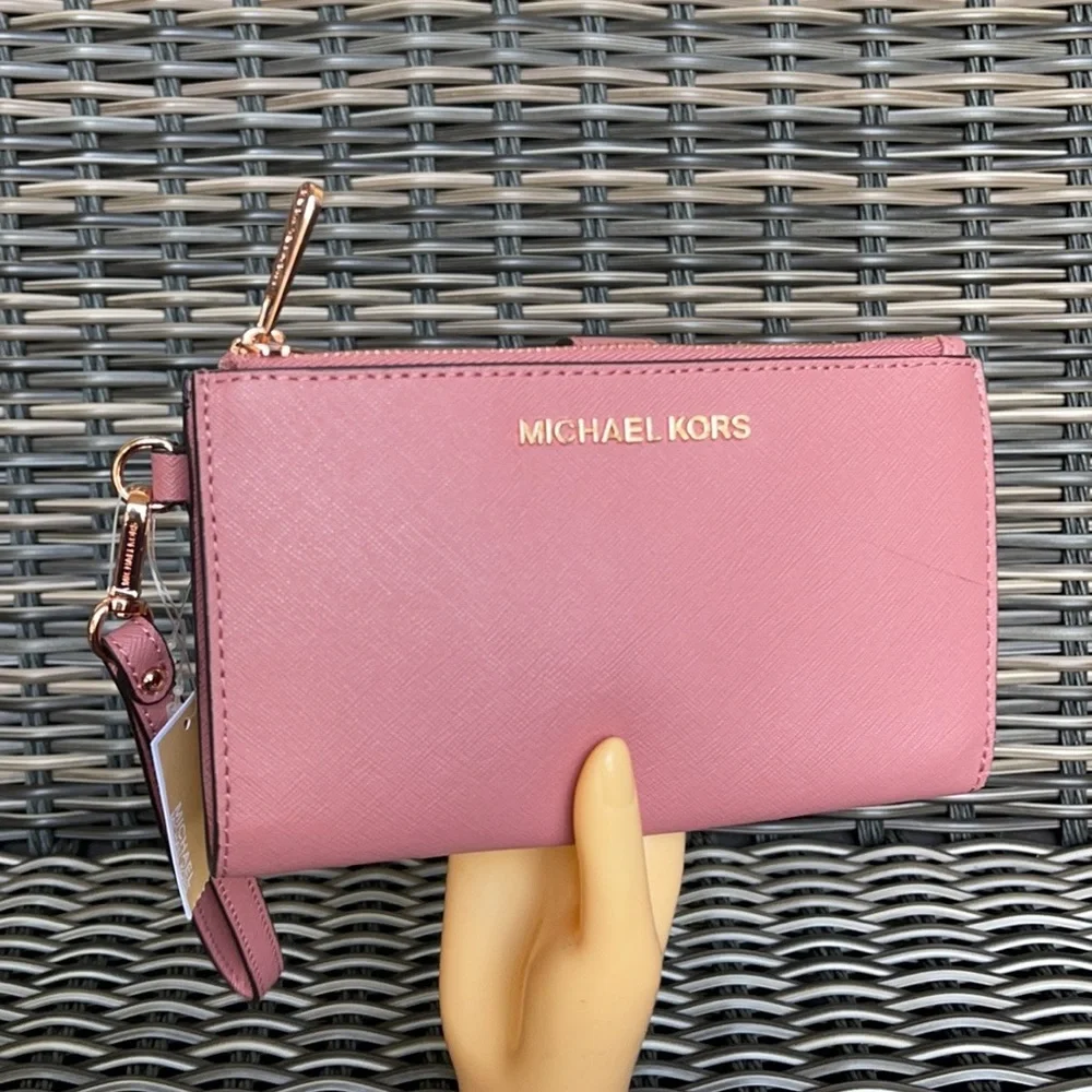 MICHAEL KORS LG DOUBLE ZIP WRISTLET